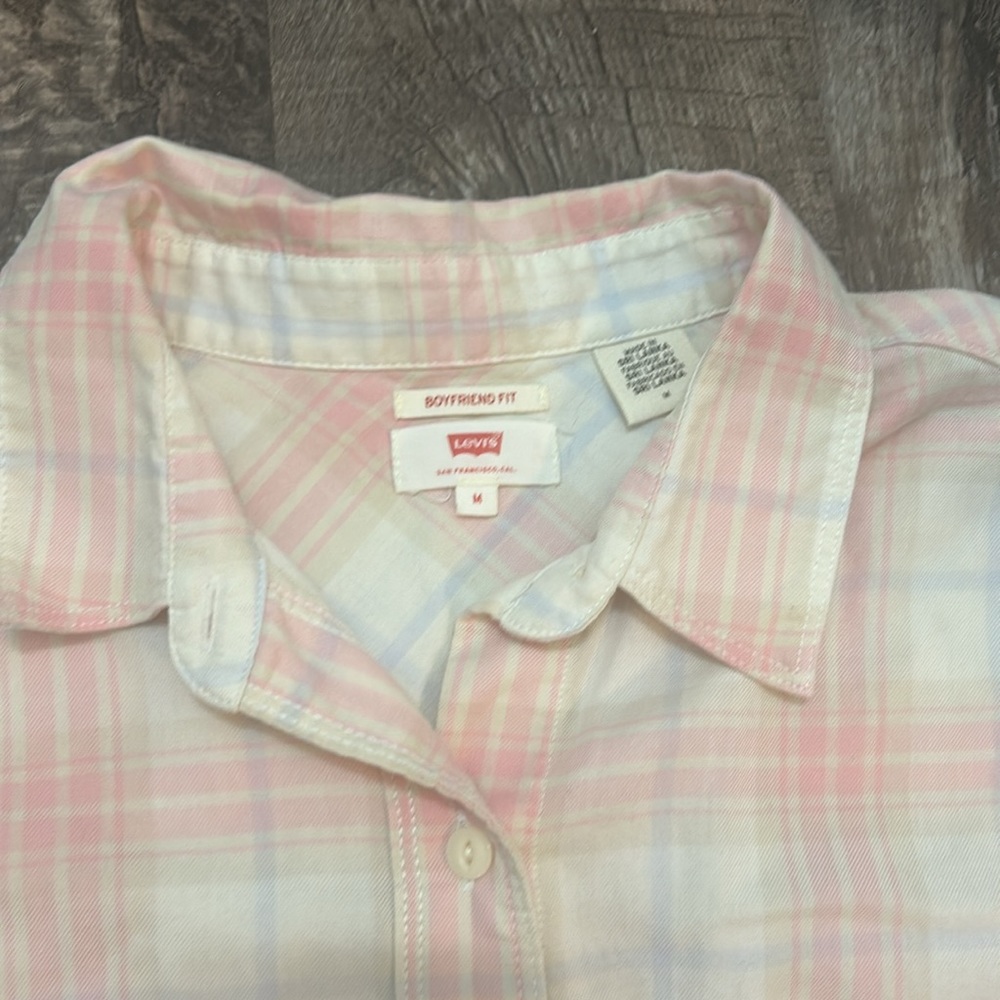 Levi’s button down shirt - Picture 2 of 2